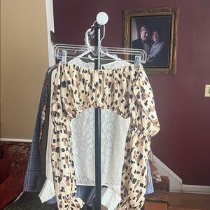 Stylish Beige and Black Geometric Crop Top